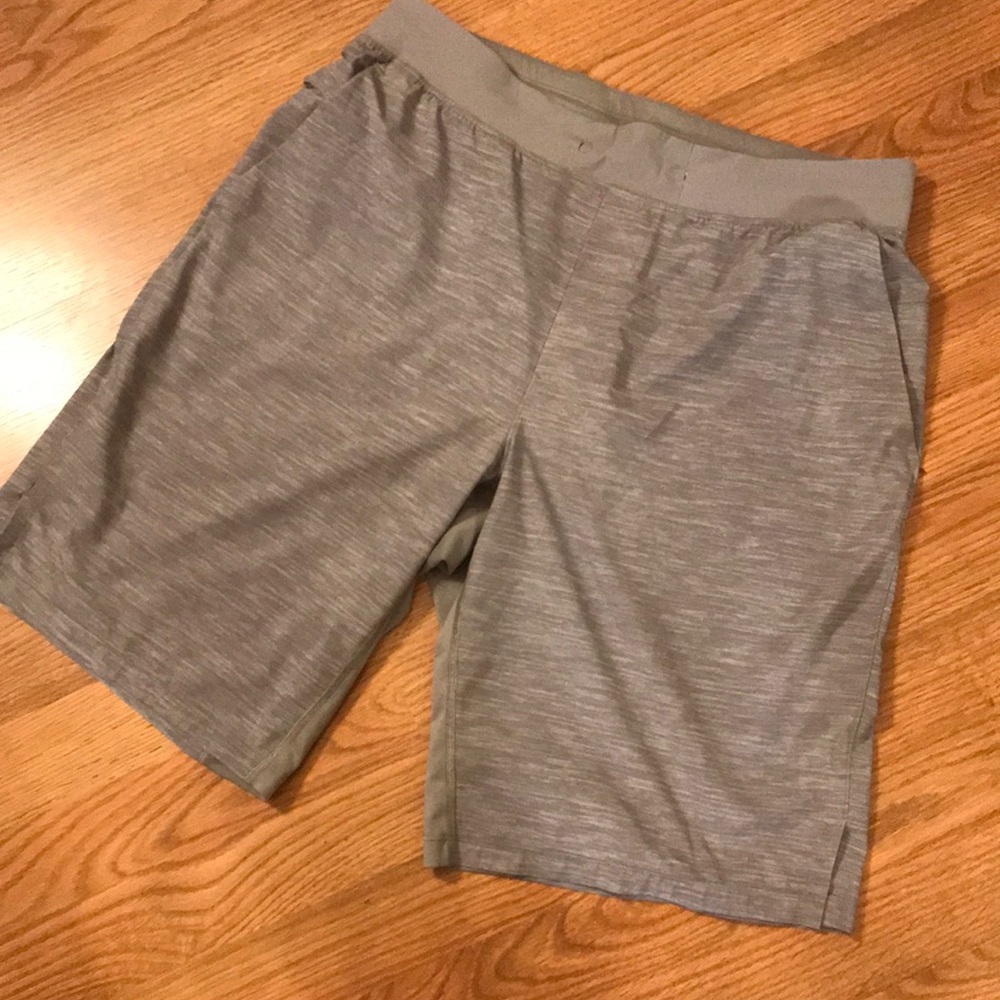 Lululemon Men’s T.H.E. Short Light Gray Heather Linerless 11” size L